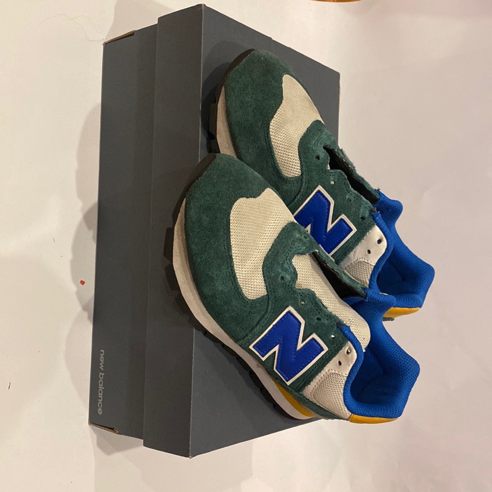 Big boys size 4 new balance 574